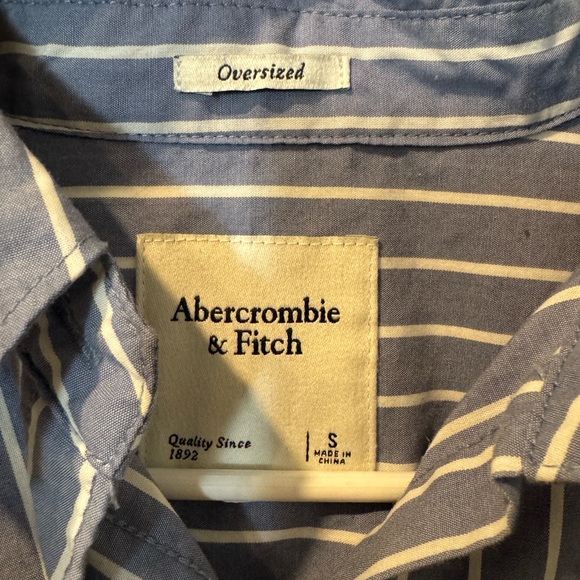 Abercrombie & Fitch Oversized Poplin Button-Up Shirt - Picture 2 of 2
